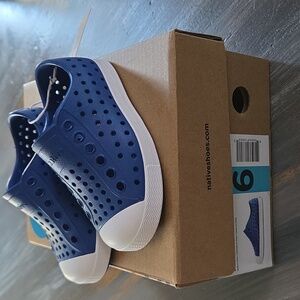 Native Size 6 NEW In Box Kids Jefferson Blue Shoes‎